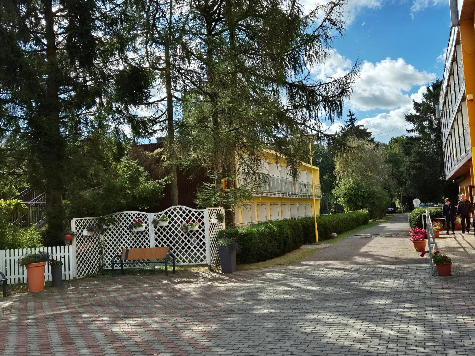 Osrodek Wypoczynkowo-Leczniczy Opole W Dzwirzynie Hotel Dzwirzyno Exterior photo