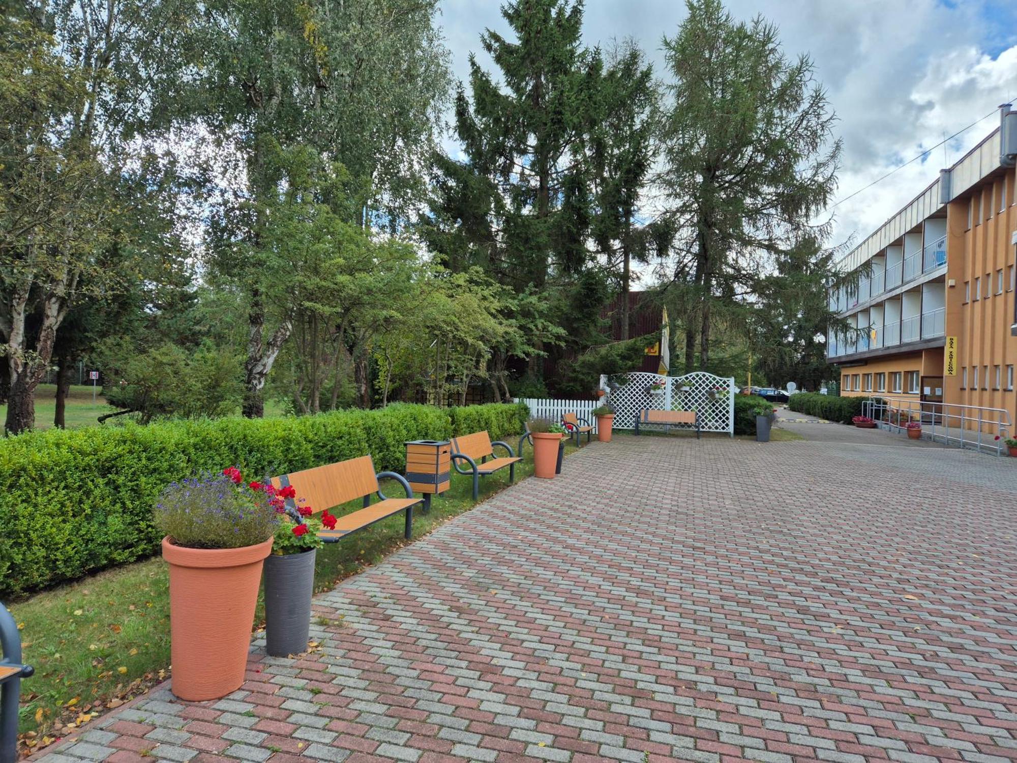 Osrodek Wypoczynkowo-Leczniczy Opole W Dzwirzynie Hotel Dzwirzyno Exterior photo